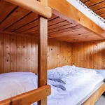 8 Person In Logstor-by Traum