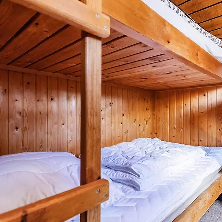 8 Person In Logstor-by Traum