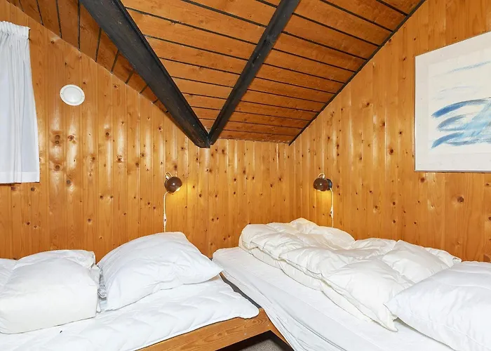 8 Person In Logstor-by Traum * Logstor