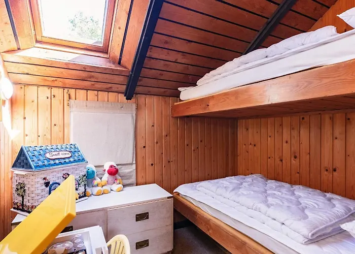 8 Person In Logstor-by Traum * Logstor
